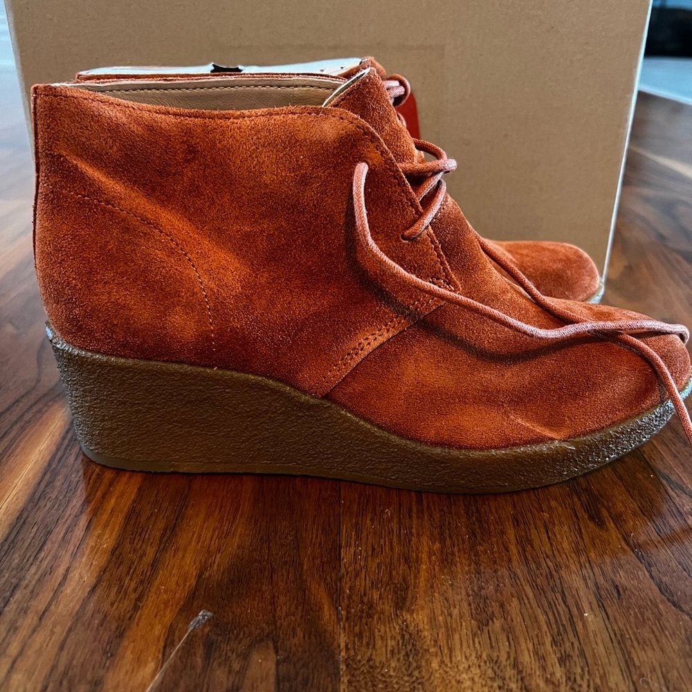 CLEARANCE Women’s Clark’s Aggie Terra Suede Boot🧡 - Picture 2 of 16